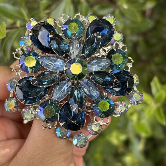 Large Blue AB Rhinestone Layered Flower Brooch Unsigned Judylee 2.75 - Picture 4 of 7